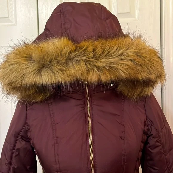 Women’s Celebrity Pink Puffer Coat with faux fur trim removable hood - Picture 3 of 10